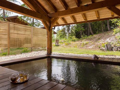 Piscine chambre d'h&ocirc;tes La Rosi&egrave;re 1850